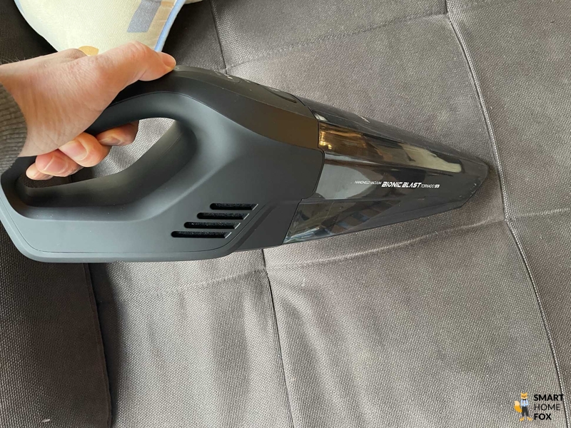 Man sieht den Bionic Blast Tornado S3 bei der Reinigung.